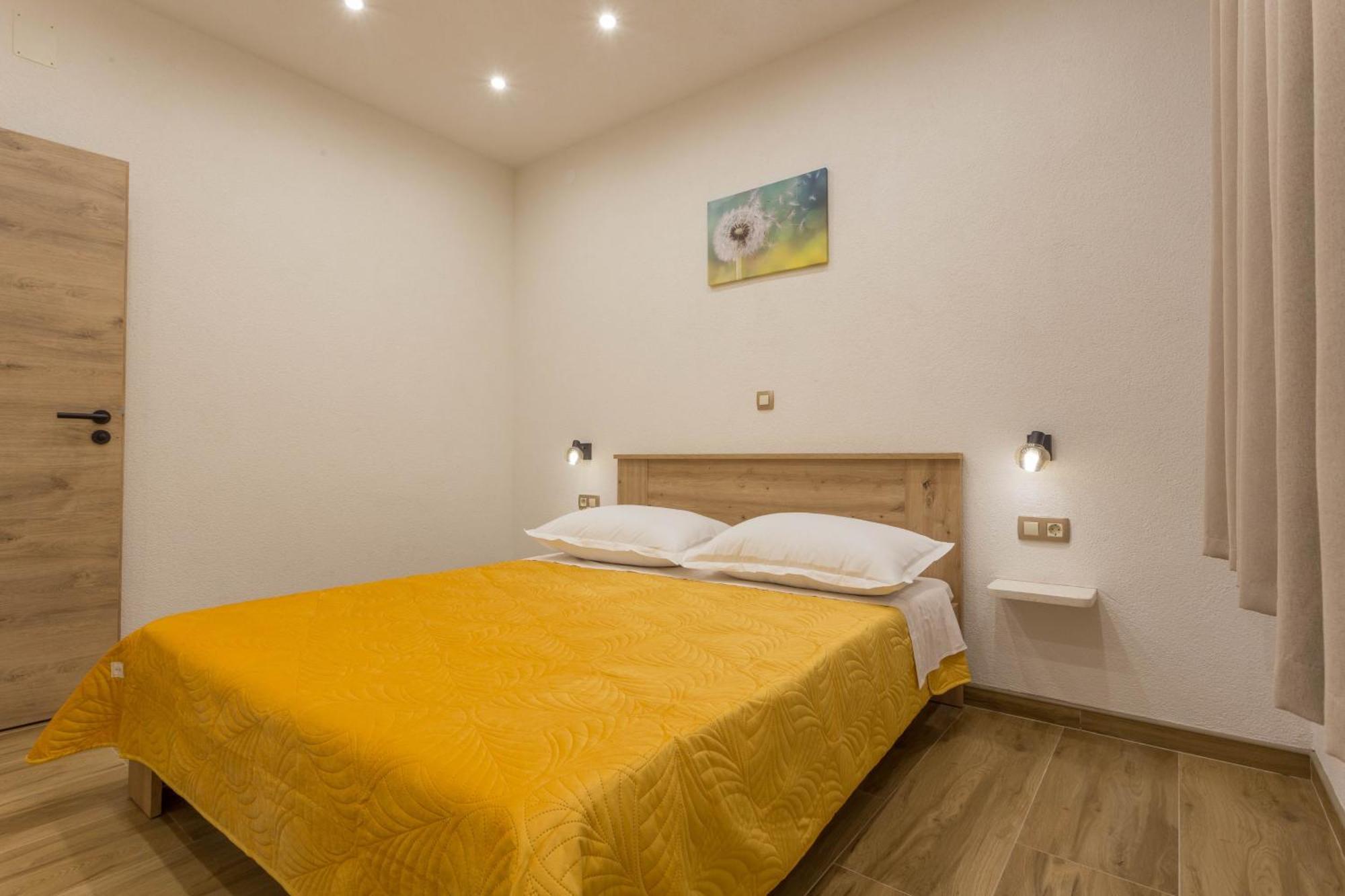 Apartment Zastupac 8761A Хвар Экстерьер фото
